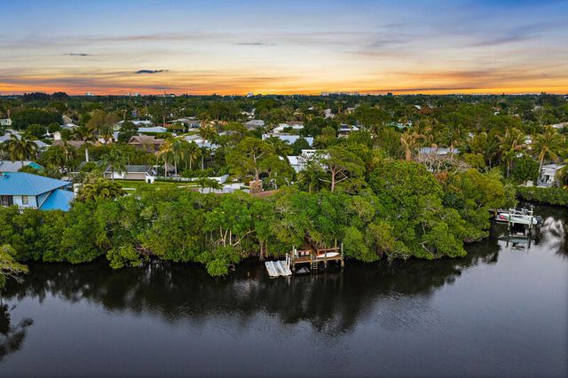 702 Warren Drive, Jupiter, FL 33458