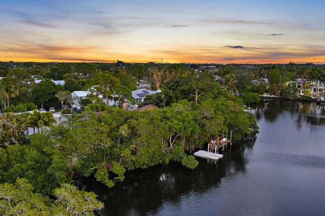 702 Warren Drive, Jupiter, FL 33458