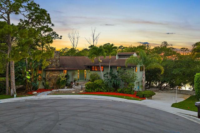 702 Warren Drive, Jupiter, FL 33458