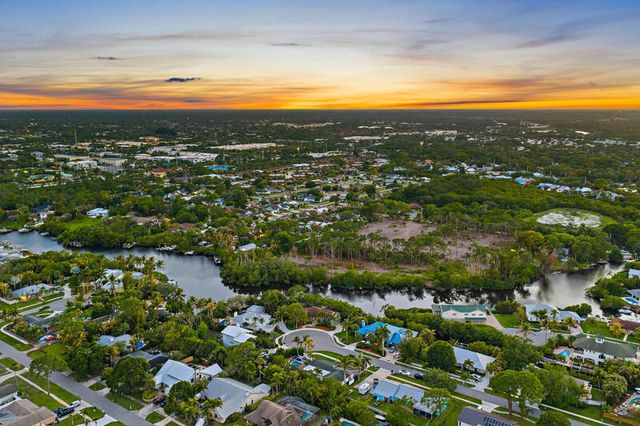 702 Warren Drive, Jupiter, FL 33458