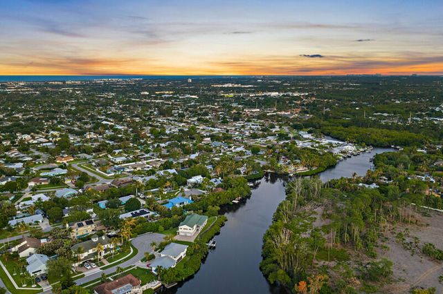 702 Warren Drive, Jupiter, FL 33458