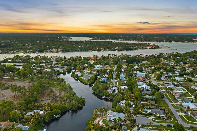 702 Warren Drive, Jupiter, FL 33458