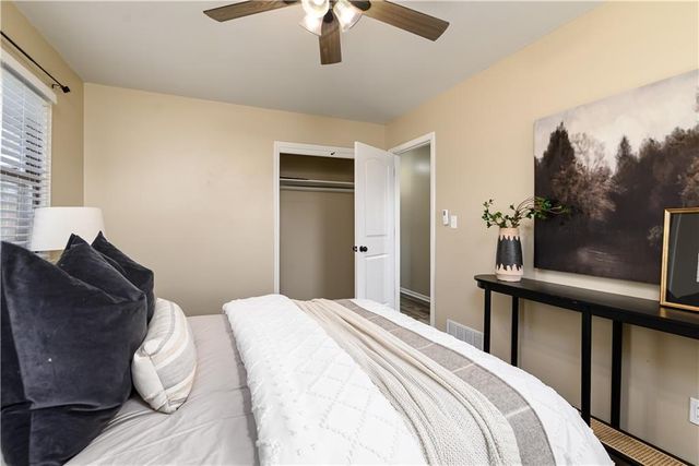 909 N 18th Street, Leavenworth, KS 66048