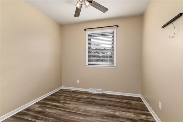 909 N 18th Street, Leavenworth, KS 66048