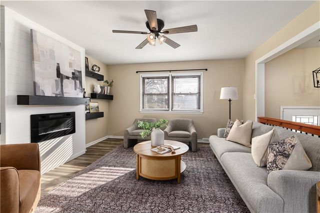 909 N 18th Street, Leavenworth, KS 66048