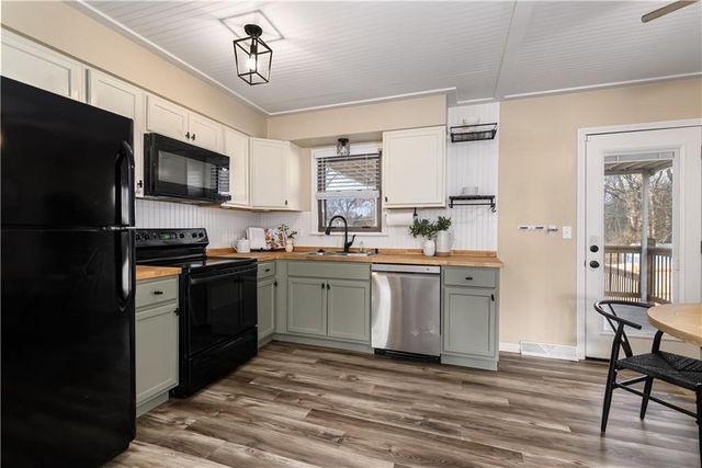 909 N 18th Street, Leavenworth, KS 66048