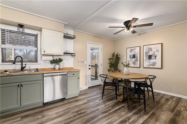 909 N 18th Street, Leavenworth, KS 66048