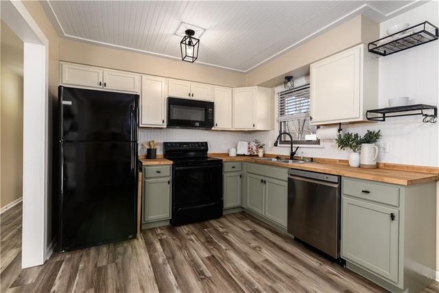 909 N 18th Street, Leavenworth, KS 66048