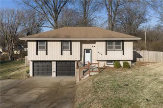 909 N 18th Street, Leavenworth, KS 66048