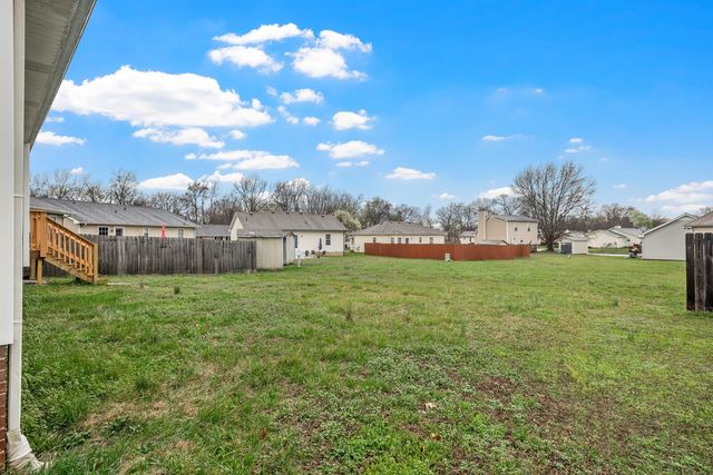 221 Grassmire Dr, Clarksville, TN 37042