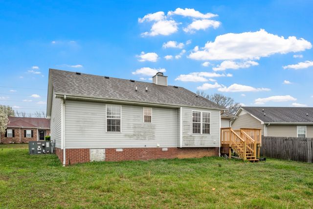 221 Grassmire Dr, Clarksville, TN 37042