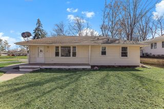 2201 W 91 1/2 Street, Bloomington, MN 55431