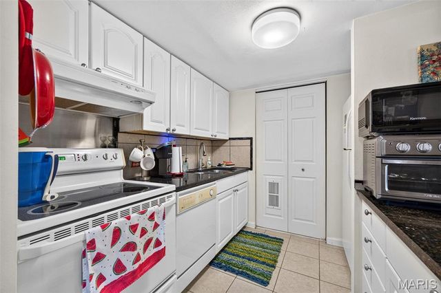 11 Fairways Circle E, St Charles, MO 63303