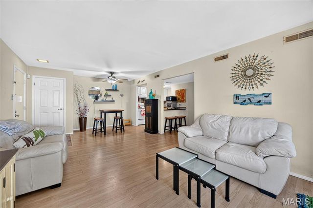 11 Fairways Circle E, St Charles, MO 63303
