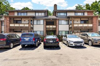 11 Fairways Circle E, St Charles, MO 63303