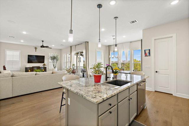 2000 Mazarro DR 25, Leander, TX 78641