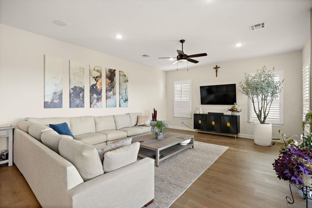 2000 Mazarro DR 25, Leander, TX 78641