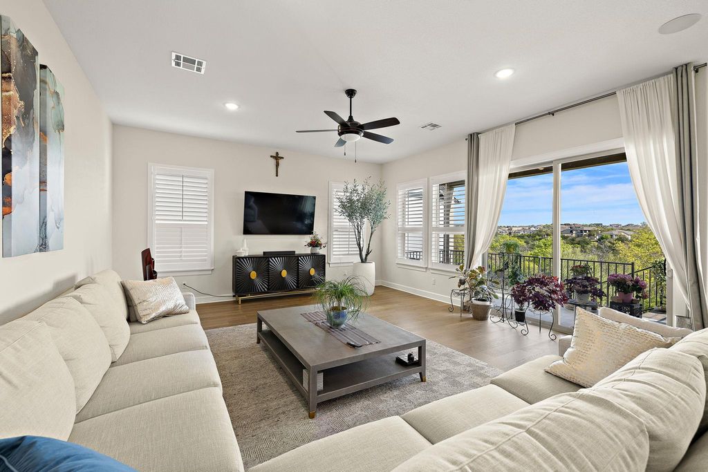 2000 Mazarro DR 25, Leander, TX 78641