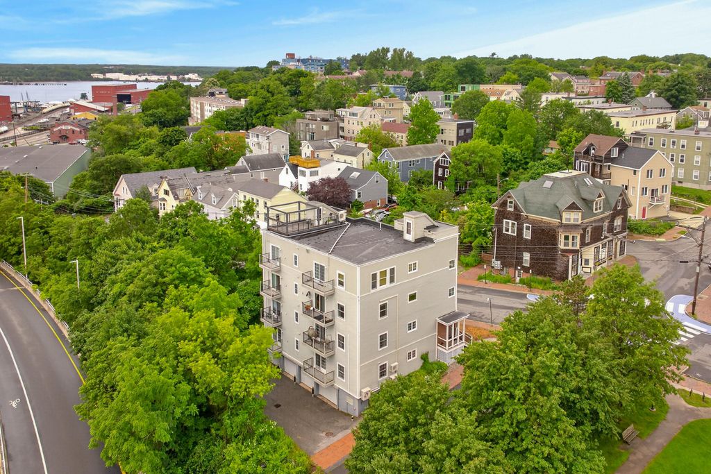24 Brackett Street 1, Portland, ME 04102 — exterior