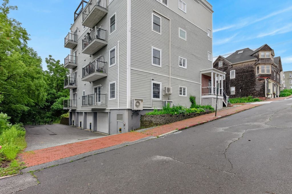 24 Brackett Street 1, Portland, ME 04102 — photo 3