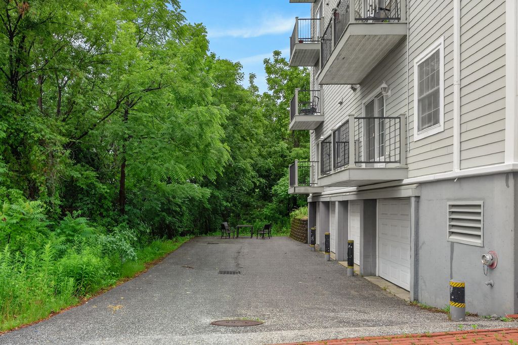 24 Brackett Street 1, Portland, ME 04102 — photo 5