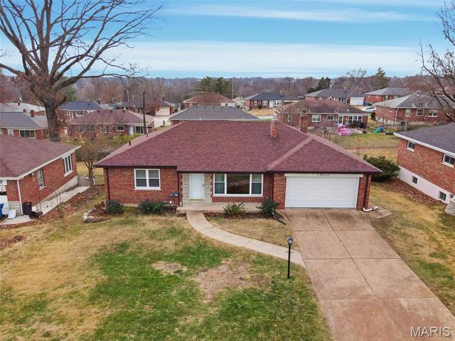 10664 Charrette Drive, St Louis, MO 63123