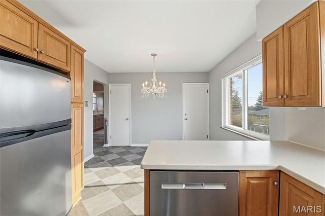 10664 Charrette Drive, St Louis, MO 63123