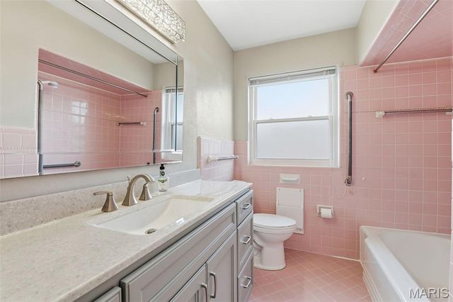 10664 Charrette Drive, St Louis, MO 63123