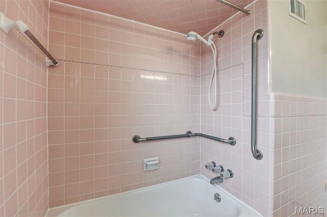 10664 Charrette Drive, St Louis, MO 63123