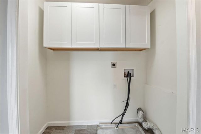 10664 Charrette Drive, St Louis, MO 63123