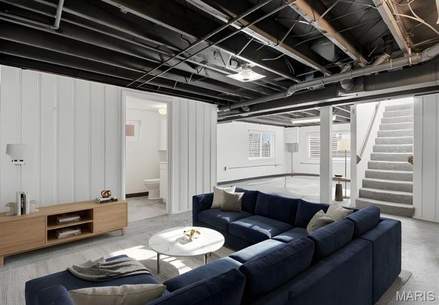 10664 Charrette Drive, St Louis, MO 63123