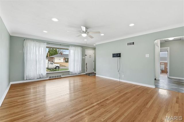 10664 Charrette Drive, St Louis, MO 63123