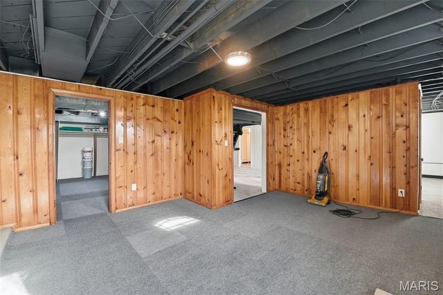 10664 Charrette Drive, St Louis, MO 63123