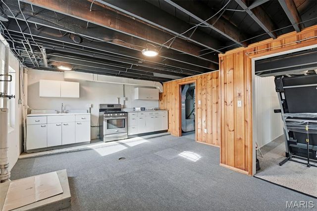 10664 Charrette Drive, St Louis, MO 63123