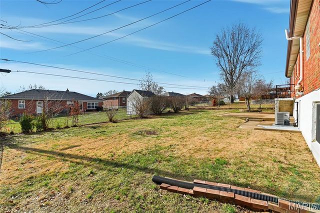 10664 Charrette Drive, St Louis, MO 63123