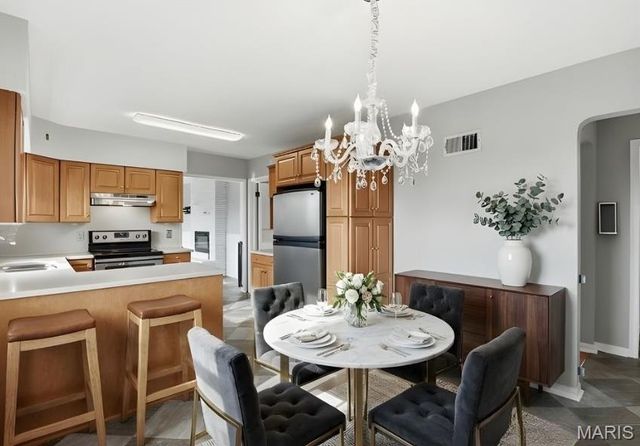 10664 Charrette Drive, St Louis, MO 63123