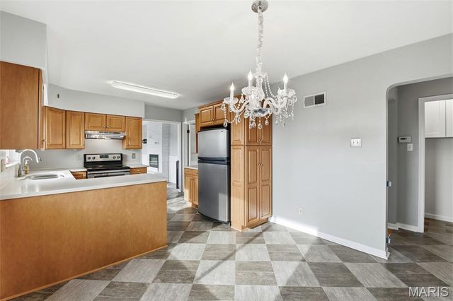 10664 Charrette Drive, St Louis, MO 63123