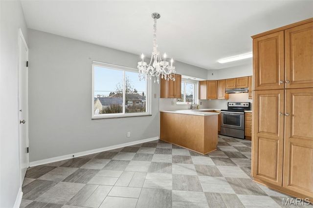 10664 Charrette Drive, St Louis, MO 63123