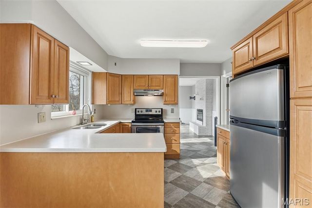 10664 Charrette Drive, St Louis, MO 63123