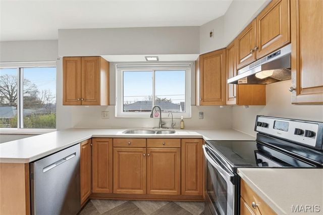 10664 Charrette Drive, St Louis, MO 63123