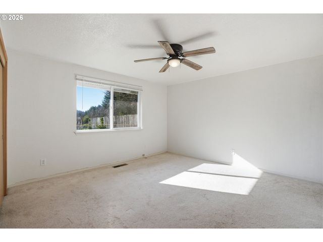 606 N HUBBARD Ave, Yacolt, WA 98675