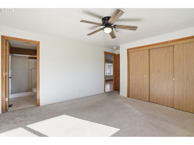 606 N HUBBARD Ave, Yacolt, WA 98675