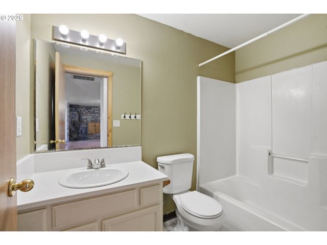 606 N HUBBARD Ave, Yacolt, WA 98675