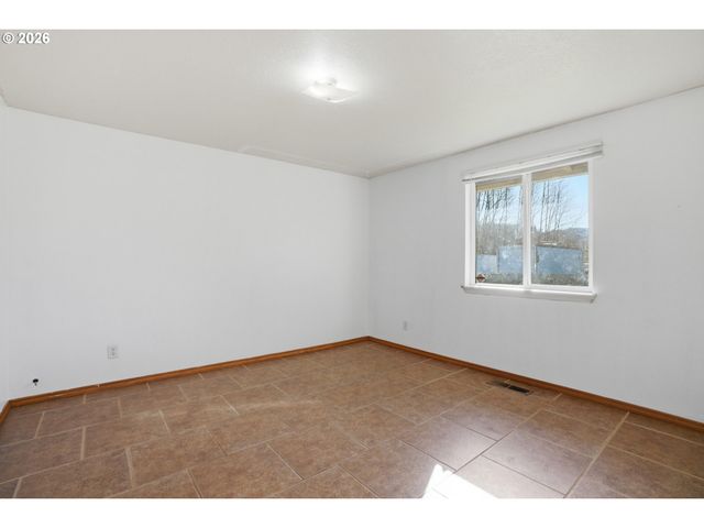 606 N HUBBARD Ave, Yacolt, WA 98675