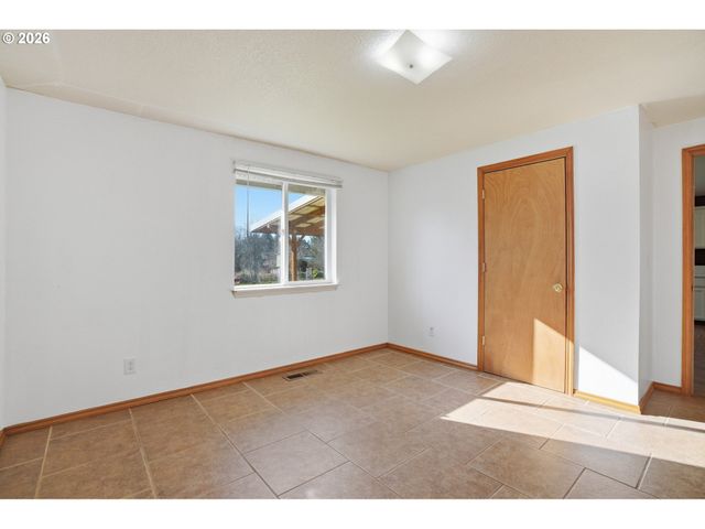 606 N HUBBARD Ave, Yacolt, WA 98675