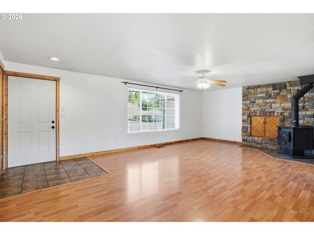 606 N HUBBARD Ave, Yacolt, WA 98675