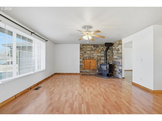 606 N HUBBARD Ave, Yacolt, WA 98675