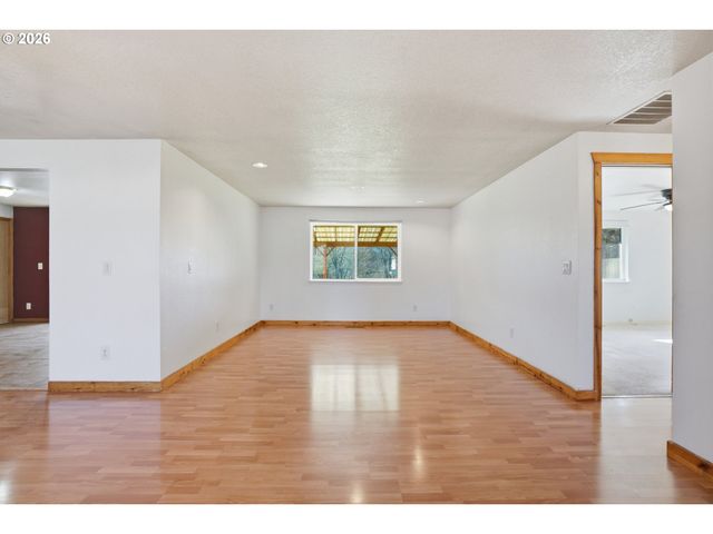 606 N HUBBARD Ave, Yacolt, WA 98675