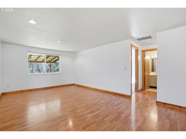 606 N HUBBARD Ave, Yacolt, WA 98675