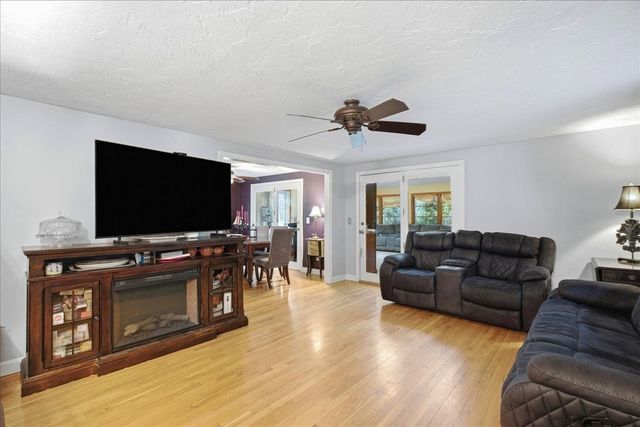 18 Constitution Dr, Plymouth, MA 02360